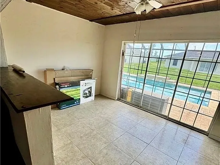2152 NW 22nd Pl — Photo 6