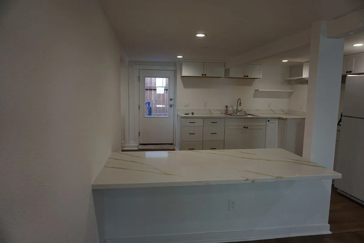 2 bed, 1.0 bath, 950 sqft, $1,700 — Photo 2