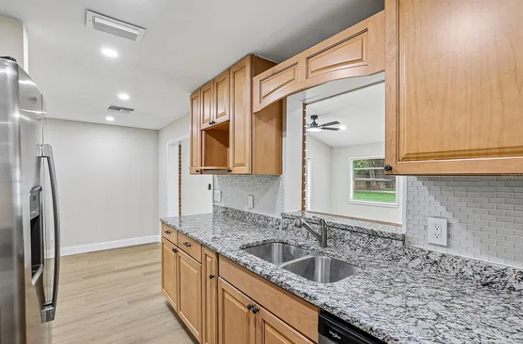 4 bed, 2.5 bath, 1713 sqft, $3,000 — Photo 2