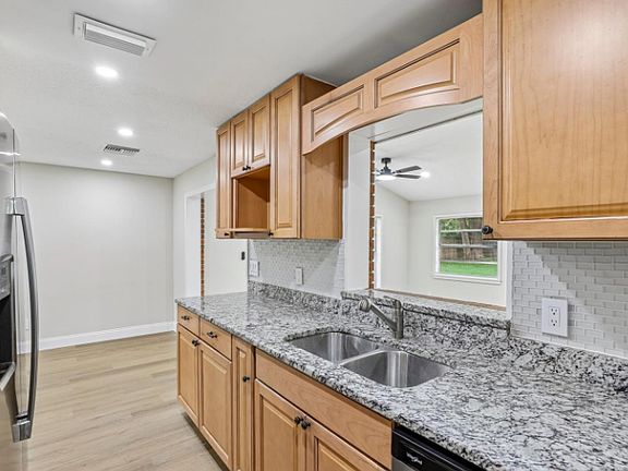2nd image of 518 Lavon Dr