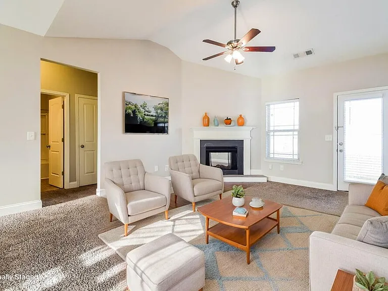 547 Joneus Dr — Photo 4