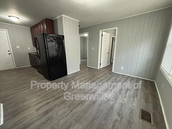 4th image of 326 Loop St APT E