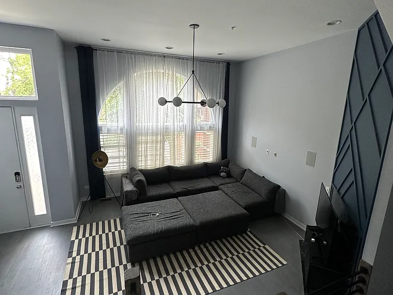 1124 E Prairie Ave — Photo 3