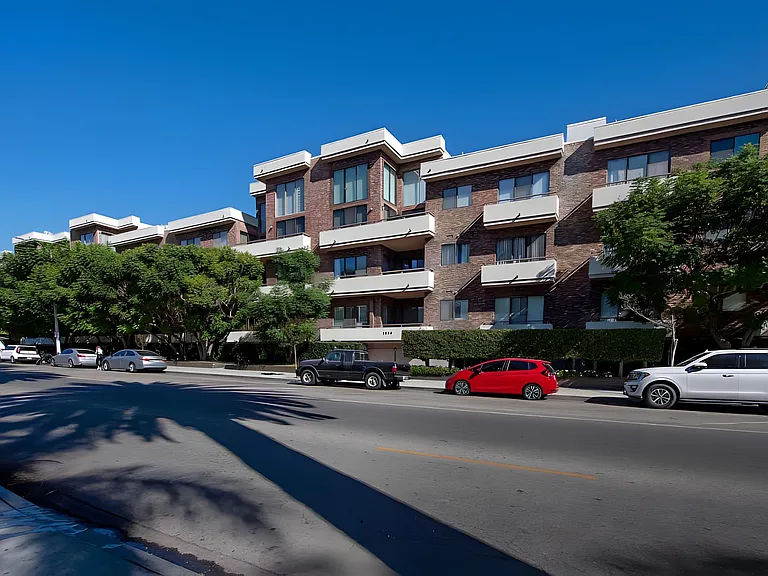 1880 Veteran Ave #105 — Photo 40