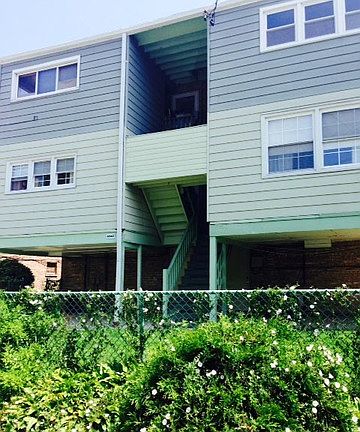 4th image of 6540 N Seeley Ave #1S