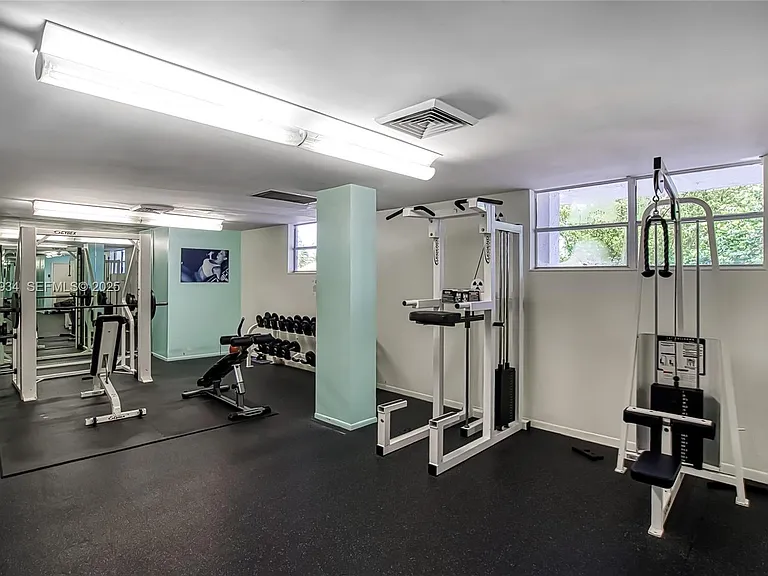 400 Leslie Dr #305 — Photo 33