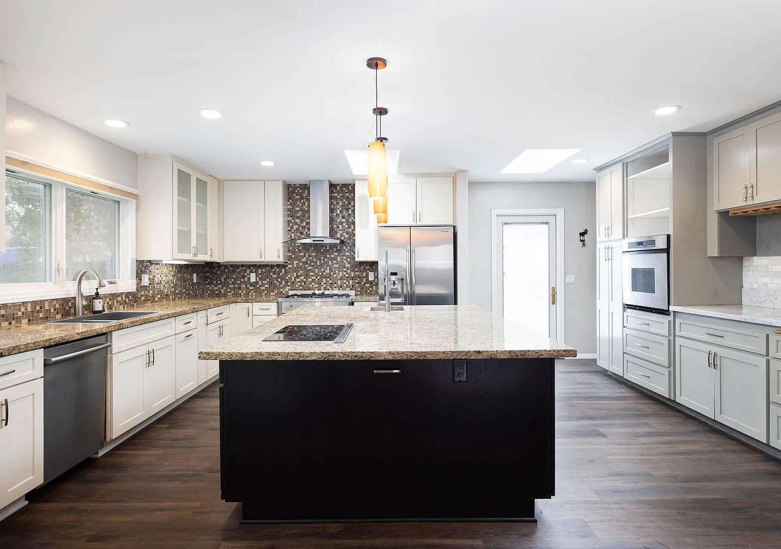 Gorgeous 4 bedroom Carlsbad Oasis! — Photo 3