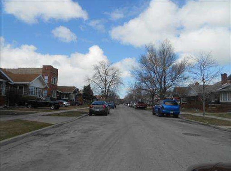 2nd image of 1644 Davis Ave