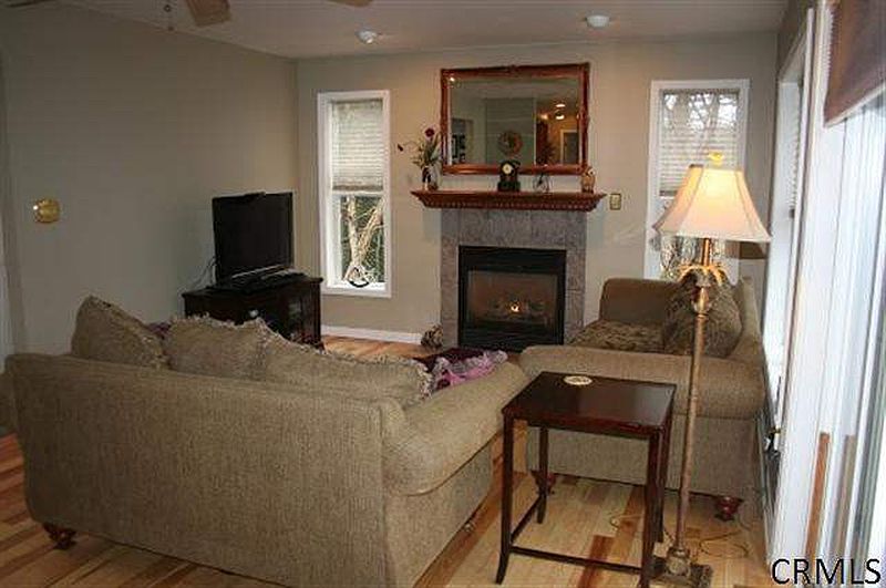 4th image of 22 THISTLE Road