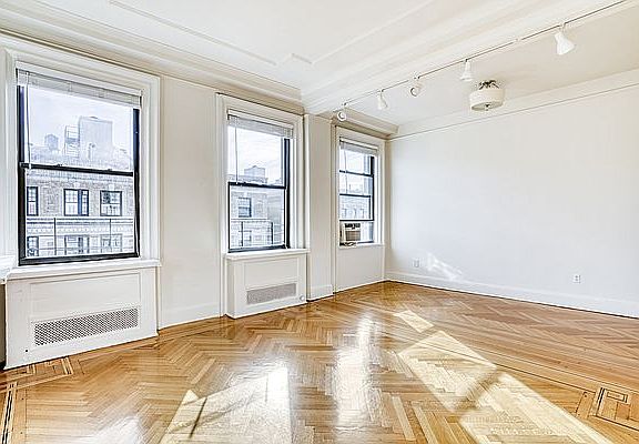 4th image of 1100 Madison Ave APT 10E
