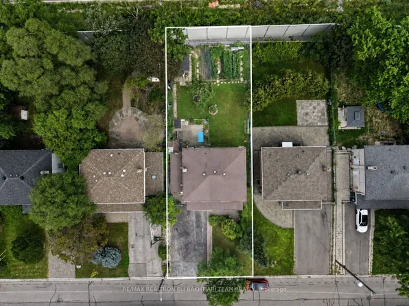 180 Woodsworth Rd, Toronto, ON M2L 2T1