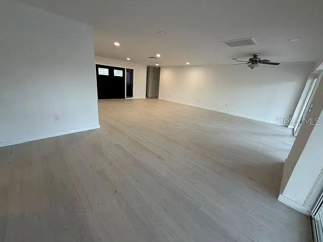 605 Lotus Ln — Photo 3