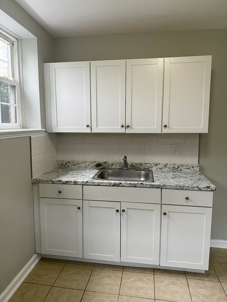 Building Photo - 45 Morris Ave #45E