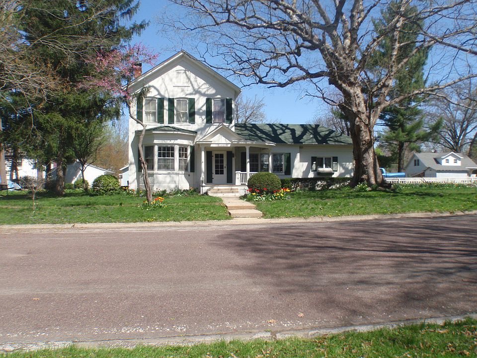 1st image of 523 E South Ave