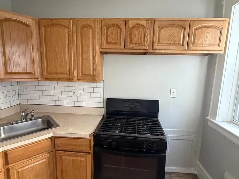 999 Stuyvesant Ave #B7 — Photo 3