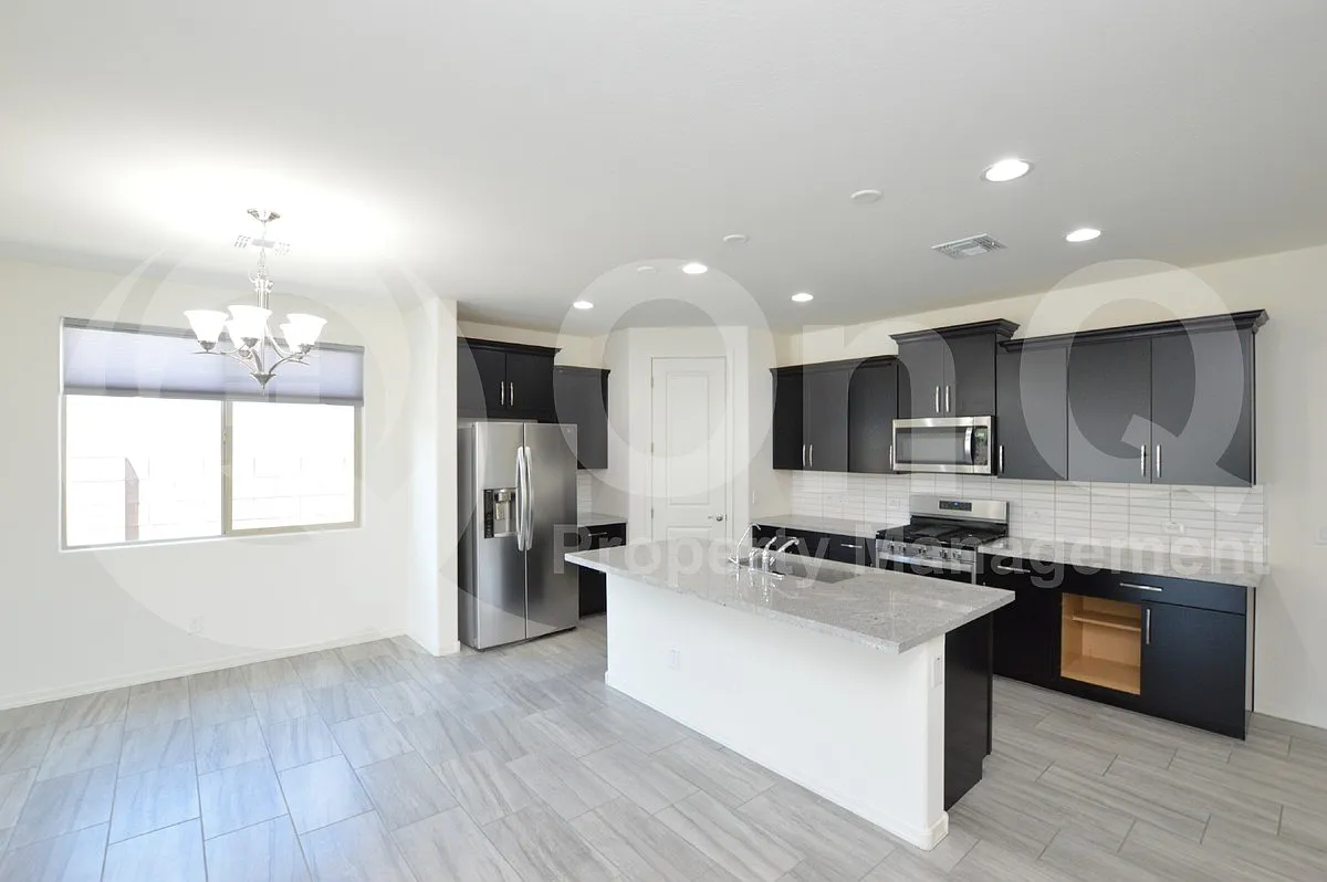 3 bed, 2.0 bath, 1921 sqft, $2,350 — Photo 3