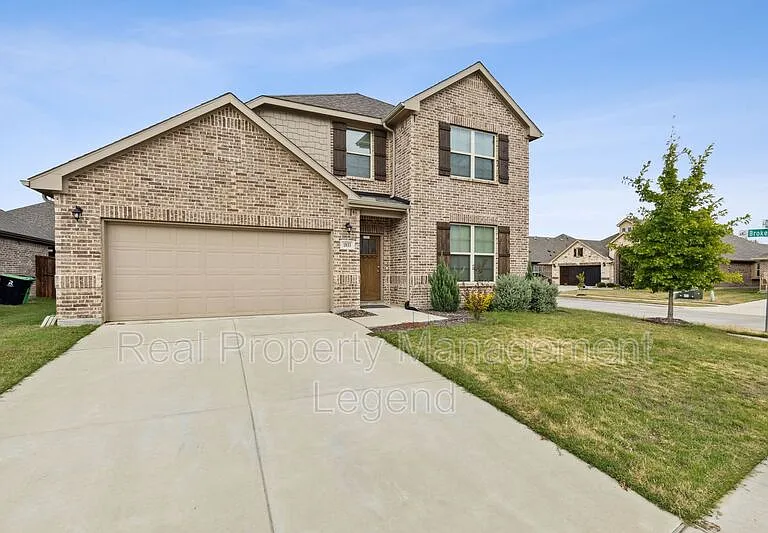 1833 Meadow Trail Ln — Photo 1