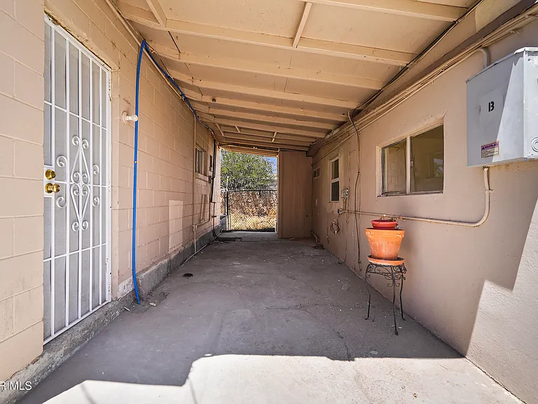 209 N Seville Dr #B — Photo 18