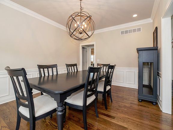 4th image of 480 Weston Park