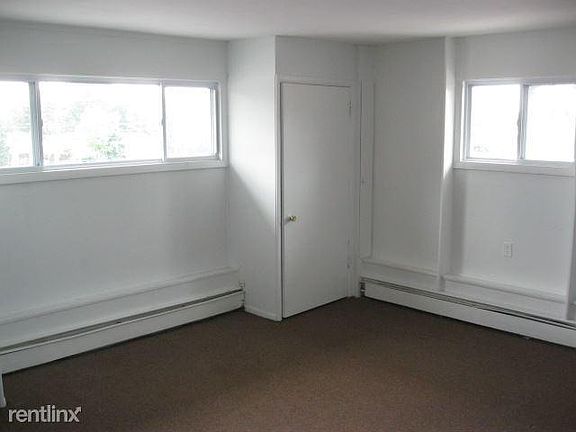 5th image of 4976 Plainfield Ave NE