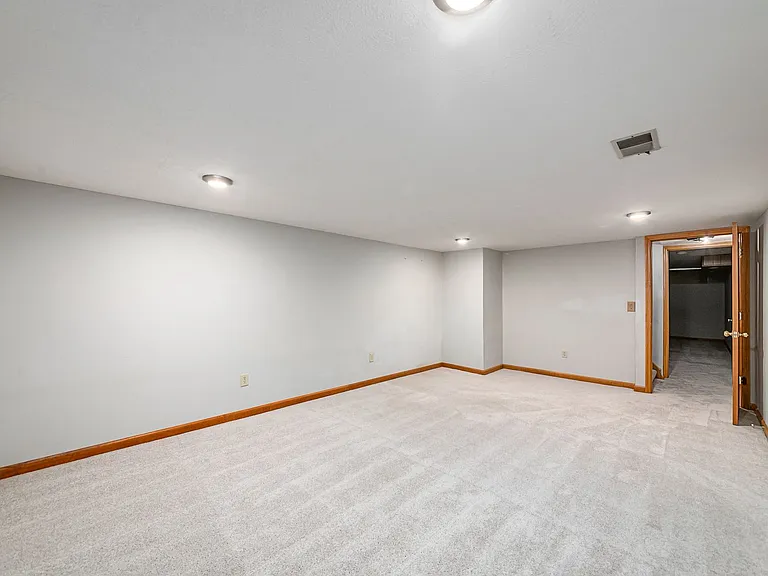 297 E Clearview Ave — Photo 26