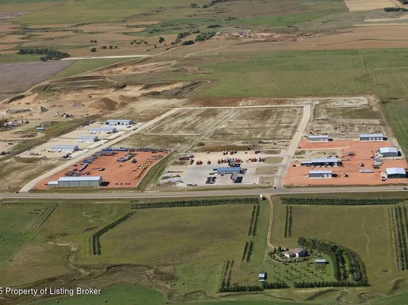 30J Street SW, Dickinson, ND 58601