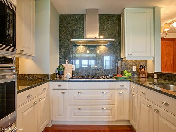 5th image of 345 Thames St Unit 304