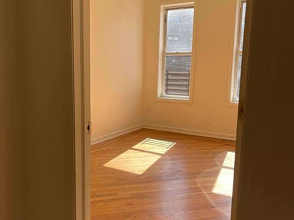 5th image of 4-29 27th Ave #2F