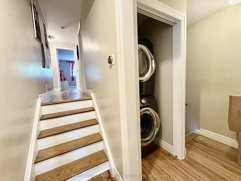 229 Simon St — Photo 8