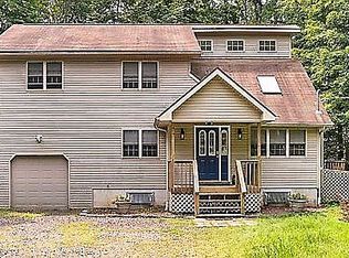 52 Maple Dr, Gouldsboro, PA 18424