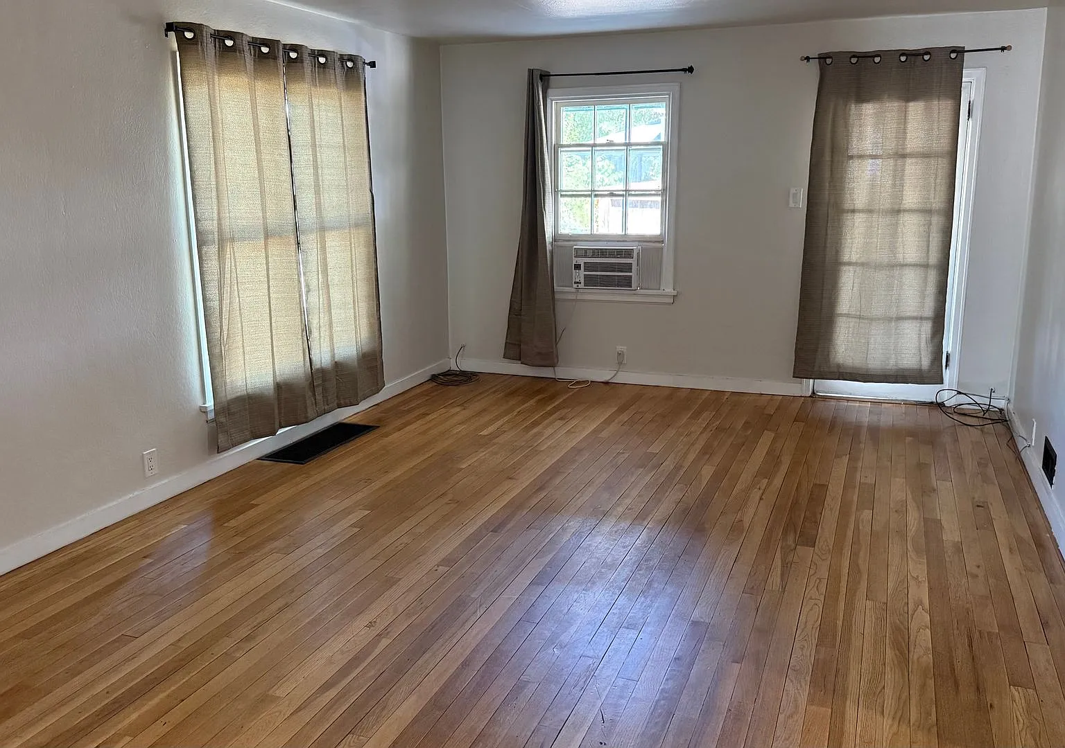 5 Bed 2 Bath Home Near Colorado Mesa University - See description for move in special — Photo 3