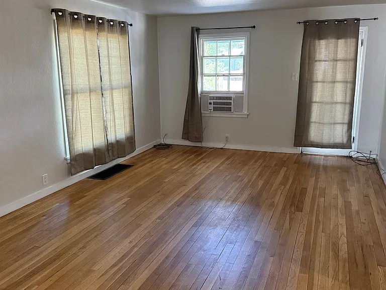 1625 Orchard Ave — Photo 3