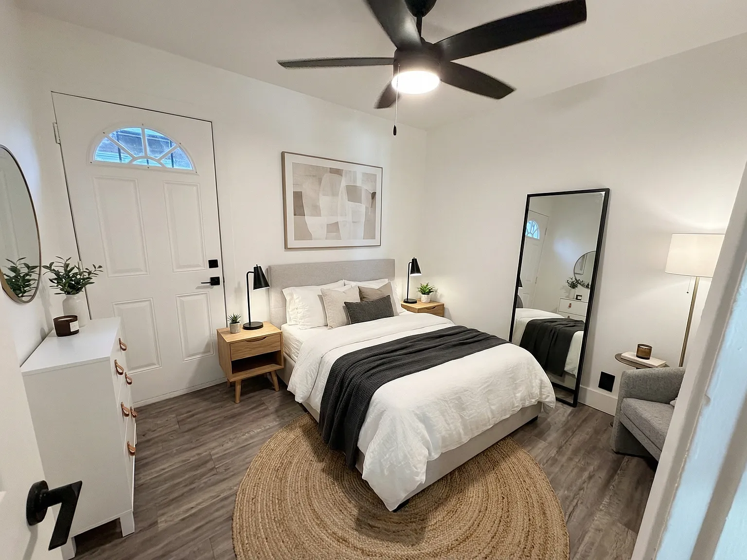 2 bed, 700 sqft, $1,225 — Photo 3