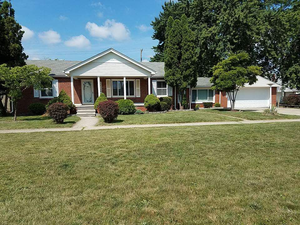 Front Double-Lot Yard