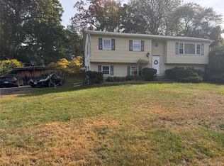 12 Chatham St, Suffern, NY 10901