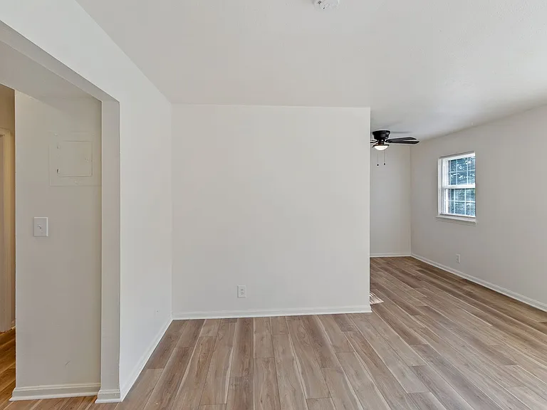Foreman Apartments — Photo 20