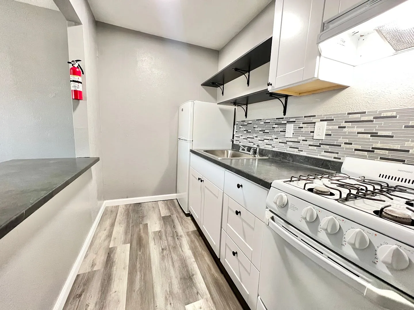 Oakley Apartments — Photo 4