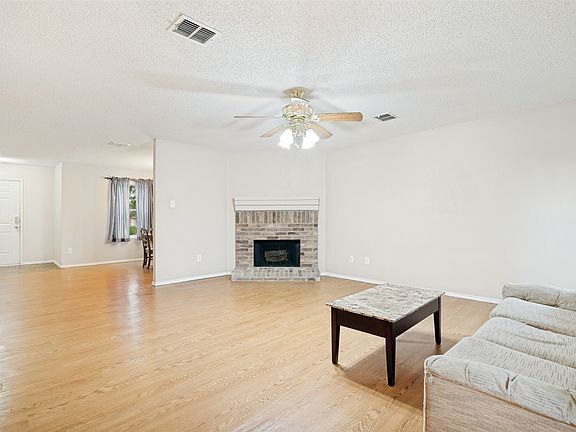 3rd image of 1405 Starpoint Ln