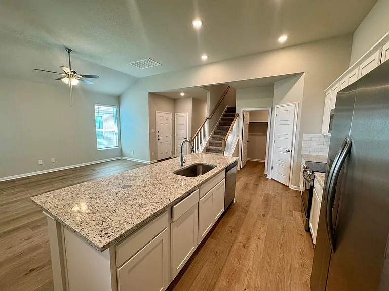 761 Staglin St #A — Photo 3