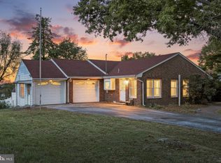 2960 Starfire Dr, York, PA 17403