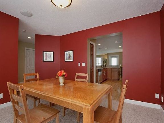 4th image of 644 Laurel Ave