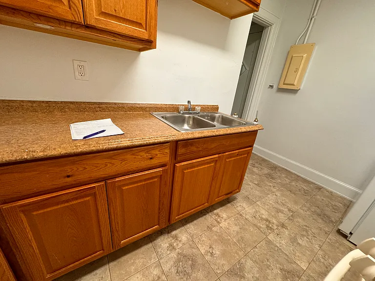 384 Probasco St #9 — Photo 4