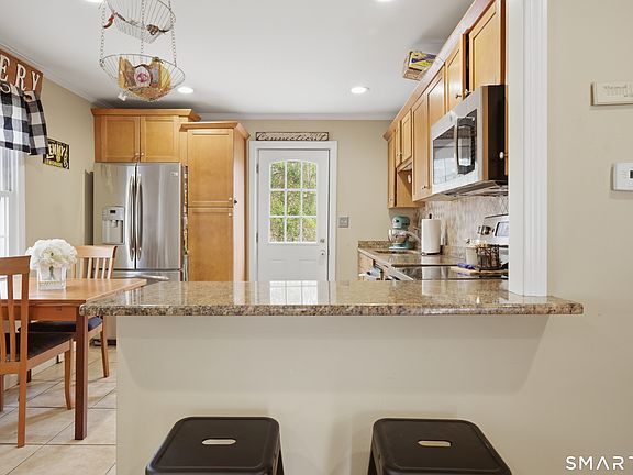 5th image of 38 Knoll Road