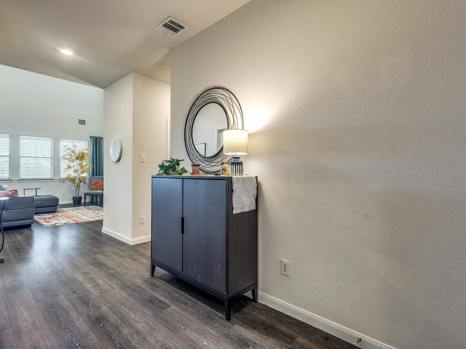 4 bed, 2329 sqft, $2,400 — Photo 2