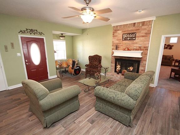 2nd image of 14607 Village Cir