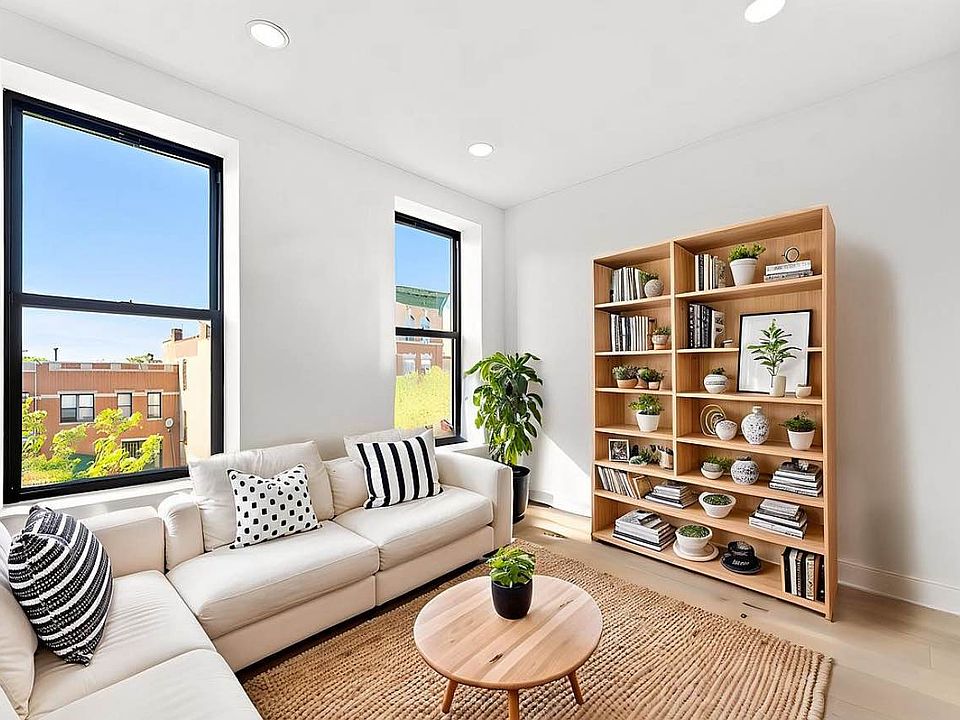 1st image of 168 Sumpter St APT 3
