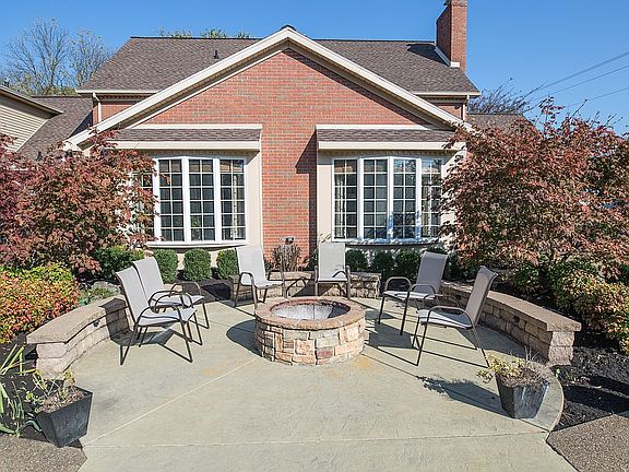 Fire pit with seating