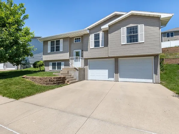 2093 Bald Eagle Ct, Dubuque, IA 52001