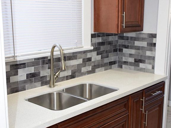 New kitchen w/quartz counters