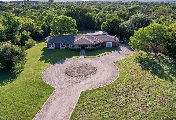 3rd image of 8907 Rolling Green Cir